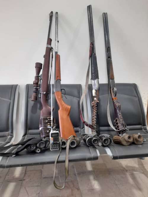 کشف و ضبط چهار قبضه اسلحه شکاری و یک دستگاه بیسیم از دو گروه متخلف شکار و صید در شهرستان کرمان